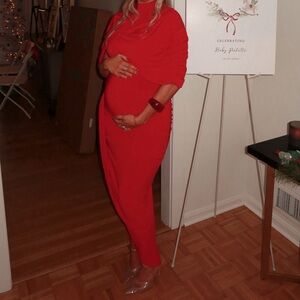 Club L London ENCHANT
Black Asymmetric Twisted Cape Midi Dress